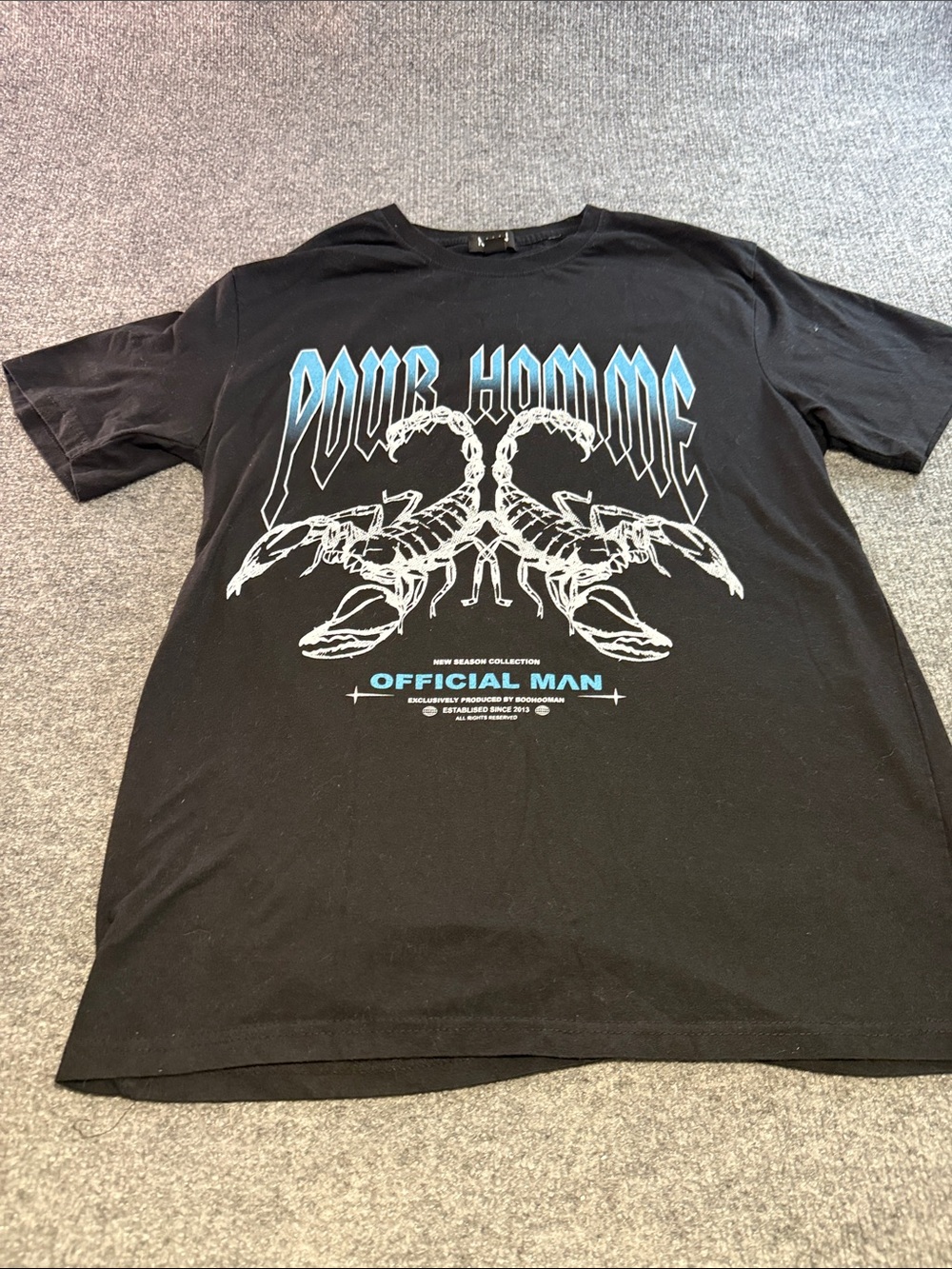 Boohoo Mens Black Tee with Blue and White Scorpion Graphic